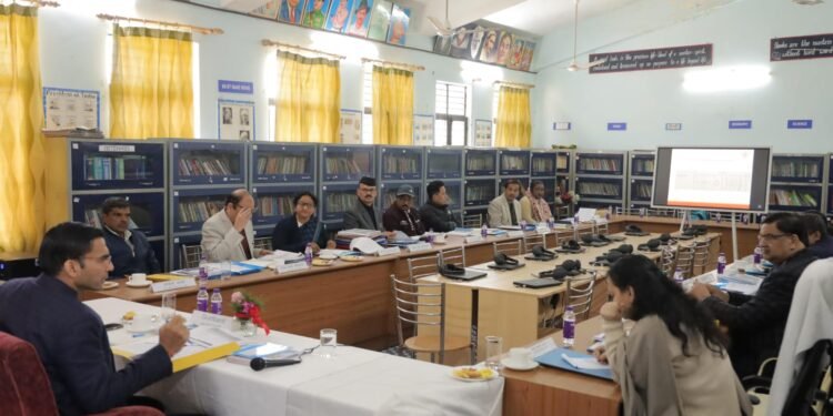 विद्यालय परिसर के सामने वाहनों की स्पीड रोकने हेतु सड़क सुरक्षा समिति के तहत ओवर स्पीड ब्रेकर बनाने के निर्देश