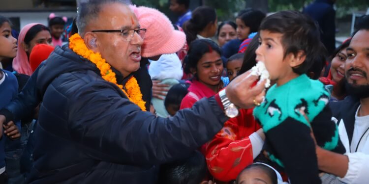 कृषि मंत्री गणेश जोशी ने बच्चों के साथ केक काटकर मनाया जन्मदिन, कहा – सेवा ही मेरा संकल्प