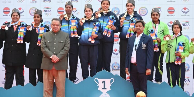 कैबिनेट मंत्री गणेश जोशी ने राज्य सरकार की ओर से खेलों को बढ़ावा देने और खिलाड़ियों को बेहतरीन सुविधाएँ उपलब्ध कराने की प्रतिबद्धता दोहराई