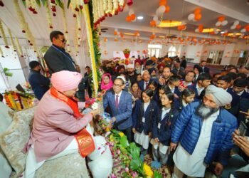 श्री महाराज जी ने अपने संकल्प को दोहराते हुए कहा कि समाज को नई व सही दिशा देने के साथ साथ उत्तराखंड के सुदूर व पहाड़ी क्षेत्रों तक गुणवत्तापरक शिक्षा व स्वास्थ्य सेवाएं पहुंचाने के लिए एसजीआरआर मिशन प्रतिबद्ध है