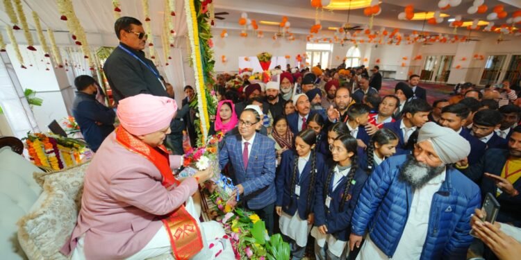 श्री महाराज जी ने अपने संकल्प को दोहराते हुए कहा कि समाज को नई व सही दिशा देने के साथ साथ उत्तराखंड के सुदूर व पहाड़ी क्षेत्रों तक गुणवत्तापरक शिक्षा व स्वास्थ्य सेवाएं पहुंचाने के लिए एसजीआरआर मिशन प्रतिबद्ध है