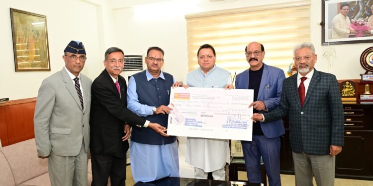 उत्तराखंड के सैनिक कल्याण मंत्री गणेश जोशी ने मुख्यमंत्री धामी को उत्तराखंड पूर्व सैनिक कल्याण निगम लिमिटेड (उपनल) से एक करोड़ रुपये की धनराशि का चैक मुख्यमंत्री राहत कोष के लिए प्रदान किया