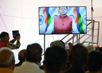 कैबिनेट मंत्री गणेश जोशी ने पत्रकारों को उनके सराहनीय कार्य के लिए बधाई दी।