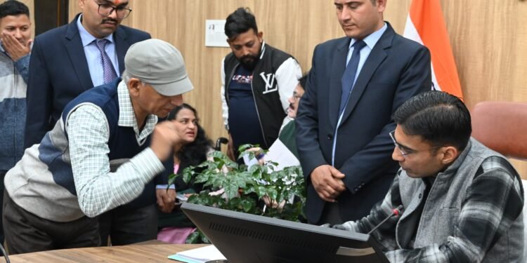 गैर कानूनी कमर्शियल भवन के निर्माण से व्यथित बजुर्ग महिला की शिकायत पर एमडीडीए से करवया सीलय 18 को होगा ध्वस्त, डीएम