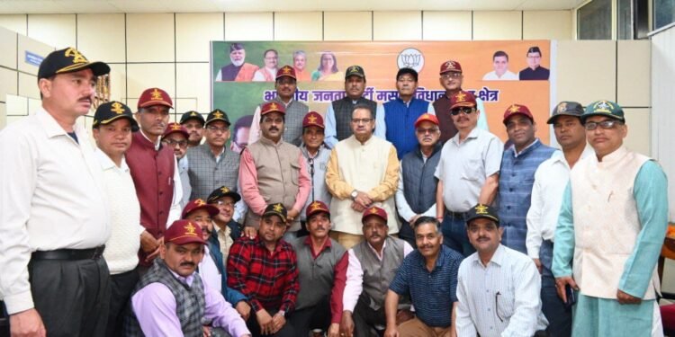 मंत्री गणेश जोशी ने बताया कि मुख्यमंत्री घोषणा के तहत विलासपुर काड़ली के विद्यालय भवन का जीर्णोद्धार कार्य होना है, जिसके लिए कार्यदायी संस्था द्वारा आगणन बना लिया गया है।