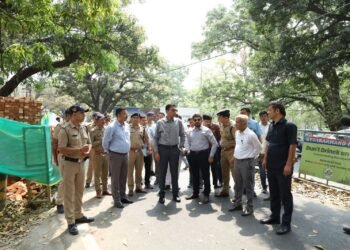 डीएम ने स्मार्ट वे में स्मार्ट सिटी की समर्पण होने जा रही धनराशि को ही धर पकड़ किया बजट का प्रबंधन, निर्माण के साथ योजना का रखरखाव भी शामिल।