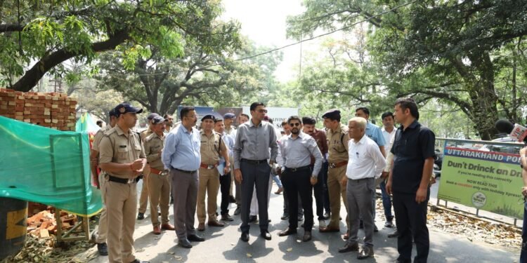 डीएम ने स्मार्ट वे में स्मार्ट सिटी की समर्पण होने जा रही धनराशि को ही धर पकड़ किया बजट का प्रबंधन, निर्माण के साथ योजना का रखरखाव भी शामिल।