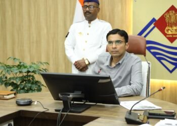 डीएम ने पेयजल संकट एरिया में वैकल्पिक व्यवस्था, ट्यूबवैल पर अतिरिक्त पंप व मोटर रखने के निर्देश। 