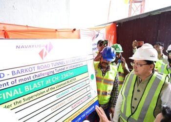 मुख्यमंत्री ने कहा कि सिलक्यारा अभियान पर पूरी दुनिया की नजरें थी। प्रधानमंत्री श्री नरेन्द्र मोदी के मार्गदर्शन और भारत सरकार के पूर्ण सहयोग के चलते राज्य सरकार ने इस चुनौतीपूर्ण अभियान को सफलता पूर्वक संचालित किया।