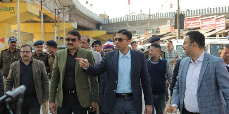 विद्युत लाईनो का भूमिगतिकरण/पोल शिफ्टिंग का कार्य तत्काल पूर्ण करने को यूपीसीएल को निर्देश. : DM 