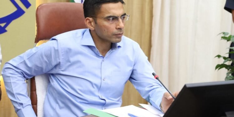 जौलीग्रान्ट एयरपोर्ट के विस्तारीकरण लैण्ड फॉर लैण्ड की मांग पर पिछले 03 वर्ष में हुई रजिस्ट्री का विवरण तलब