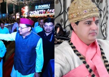 मुख्यमंत्री ने कहा कि यह प्रसन्नता का विषय है कि पूज्य श्री महाराज जी ने यहाँ एक अत्यंत सुव्यवस्थित हेलिपैड का निर्माण कराया है, शहर के मध्य स्थित इस हेलिपैड से आमजन को सुविधा मिलेगी और आपातकालीन परिस्थितियों में त्वरित सहायता भी सुनिश्चित हो सकेग