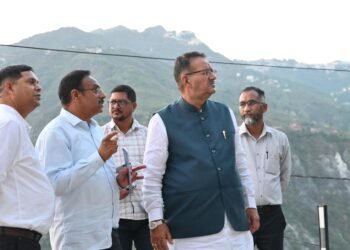 कैबिनेट मंत्री गणेश जोशी ने ग्लोगीधार में चल रहे ट्रीटमेंट कार्यों का किया स्थलीय निरीक्षण, अधिकारियों से ली प्रगति की जानकारी और दिए आवश्यक दिशा-निर्देश।