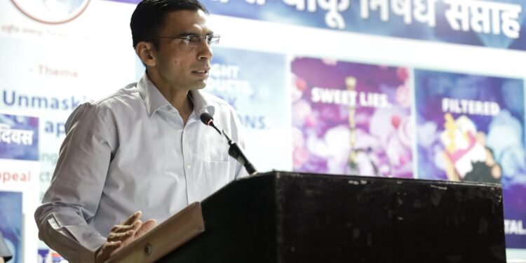 डीएम और आशाओं के बीच लगातार चौथा संवाद, फ्रंटलाइन वर्कर्स के मनोबल को बढ़ाने की दिशा में जिला प्रशासन का सराहनीय प्रयास।