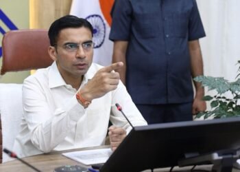 डीसीबी शाखा को सीज कर प्रशासन ने दिया स्पष्ट संदेश – जनता का हक सर्वोपरि।