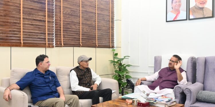 बैठक में कृषि सचिव डॉ. एस.एन. पांडे और महानिदेशक रणवीर सिंह चौहान ने पॉलीहाउस कार्यों की समीक्षा की।