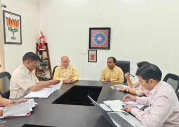 राजकीय मेडिकल कॉलेजों से पासआउट एमबीबीएस चिकित्सकों को नियमों के अनुसार पर्वतीय क्षेत्रों में सेवा देना अनिवार्य।