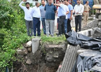 भारी बारिश से प्रभावित क्षेत्रों का कैबिनेट मंत्री गणेश जोशी ने किया निरीक्षण, मालसी के नए पुल निर्माण की डीपीआर तैयार करने के दिए निर्देश