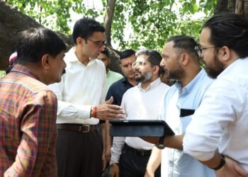 डीएम की निंरतर मॉनिटिरिग से आखिरकार ऐतिहासिक घंटाघर को प्रशासन ने दे ही दिया भव्य स्वरूप