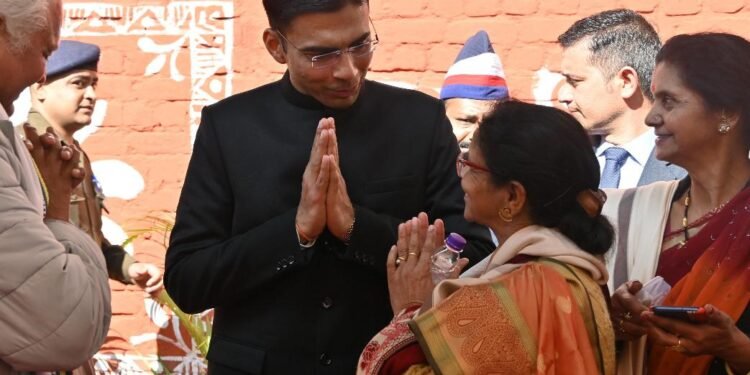 न्याय का नया चेहरा: तहसील से थकहार बुजुर्गों को डीएम कोर्ट ने दी राहत; बेटे की करतूत पर कानून का करारा तमाचा