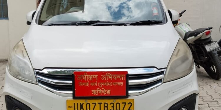 डीएम सविन बंसल का सख्त रुख; अधीक्षण अभियंता का वाहन जब्त, विभागीय लापरवाही पर कठोर कार्रवाई के निर्देश