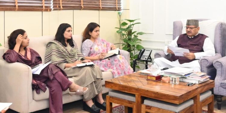 वाइब्रेंट विलेज योजना के अंतर्गत चल रहे कार्यों की प्रगति की समीक्षा करते हुए मंत्री ने सभी कार्यों को शीघ्रता से पूरा करने का निर्देश दिया।