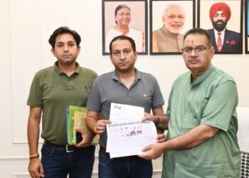 कृषि मंत्री से मिले मशरूम उद्योग प्रतिनिधि; बटन मशरूम को ‘अस्थायी रूप से संरक्षित सब्जी’ श्रेणी में रखने की अपील।