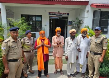 ऑपरेशन कालनेमि: विभिन्न थाना क्षेत्रों में पुलिस द्वारा साधु-संतो के भेष में घूम रहे अन्य राज्यो के 20 से अधिक ढोंगी बाबाओं सहित कुल 25 ढोंगी बाबाओ को किया गिरफ्तार