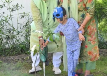 हरेला पर्व पर उत्तराखंड के नागरिकों से मंत्री गणेश जोशी ने की अपील—हर घर एक पौधा लगाए, भविष्य की सांसों को हरियाली से सजाएं।