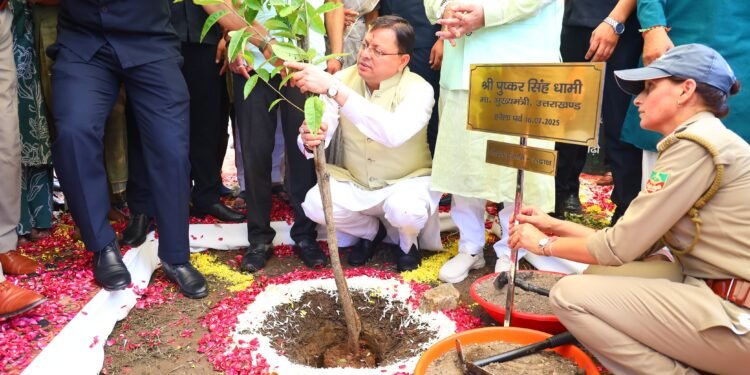 प्रदेश में हरेला का त्योहार मनाओ, धरती माँ का ऋण चुकाओ” थीम पर किया गया पौधा रोपण