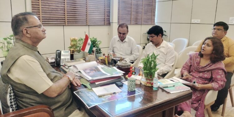 ग्राम्य विकास मंत्री गणेश जोशी ने की विभागीय समीक्षा, हाउस ऑफ हिमालयास उत्पादों के ब्रांडिंग पर दिया जोर