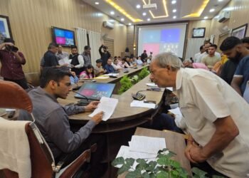 दुर्गम सेवा दे रही संविदा आयुर्वेदिक चिकित्सक का दो वर्षों से लंबित स्थानांतरण व संविदा विस्तार, डीएम ने निदेशक से की सीधी वार्ता