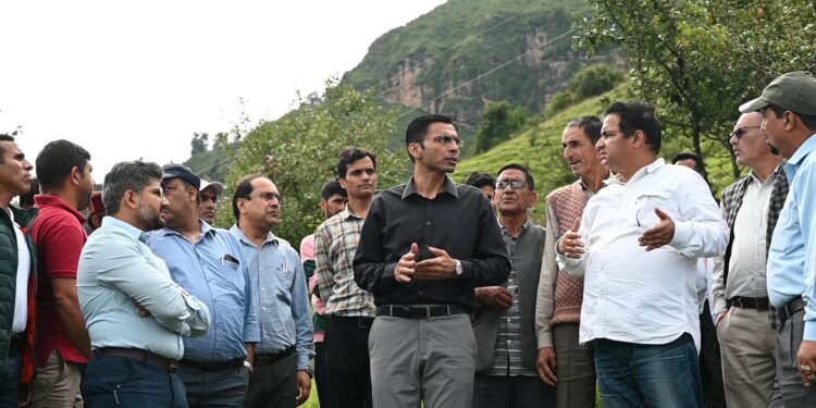 ओपीडी, फार्मेसी, आपरेशन थियेटरर्स, वार्ड, लैब, पंजीकरण, दवा वितरण, डाक्टर आवास, सबके लिए होगी पर्याप्त जगह : डीएम