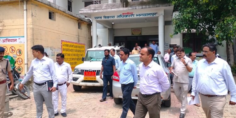 तहसील न्यायालय में लंबित वादों को तत्परता से निस्तारण के दिए निर्देश।