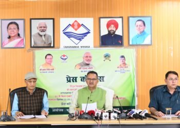 कृषि मंत्री गणेश जोशी ने कहा कि तीसरी बार देश का प्रधानमंत्री बनने पर प्रधानमंत्री नरेंद्र मोदी ने पहली केंद्रीय कैबिनेट में किसान सम्मान निधि के लिए हस्ताक्षर किए उन्होंने कहा यह इस बात का प्रतीक है कि प्रधानमंत्री नरेंद्र मोदी किसानों की चिंता करते है।