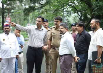 वरिष्ठ पुलिस अधीक्षक, मुख्य विकास अधिकारी और स्मार्ट सिटी अधिकारियों के साथ डीएम ने किया स्थलीय निरीक्षण और प्रगति की समीक्षा