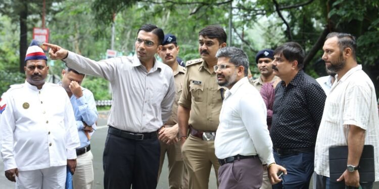 वरिष्ठ पुलिस अधीक्षक, मुख्य विकास अधिकारी और स्मार्ट सिटी अधिकारियों के साथ डीएम ने किया स्थलीय निरीक्षण और प्रगति की समीक्षा