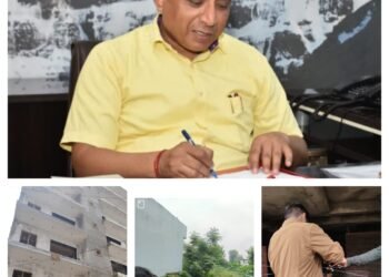 विकास नगर फतेपुर में हरमिंदर सिंह द्वारा नानक स्टेशनरी के निकट बनाए जा रहे अवैध भवन को बंशीधर तिवारी के निर्देश पर सील किया गया, मौके पर सहायक अभियंता, अवर अभियंता और सुपरवाइजर सहित पुलिस बल की मौजूदगी