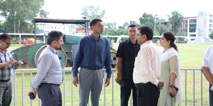 राज्य स्तरीय स्वतंत्रता दिवस कार्यक्रम में सम्मानित होंगे स्वतंत्रता संग्राम सेनानी और राज्य आंदोलनकारी, जिलाधिकारी ने मंच और फोटो गैलरी का लिया निरीक्षण