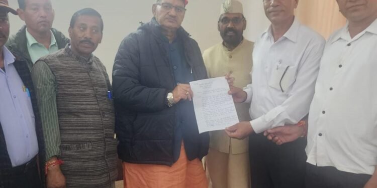 गैरसैंण में सीएसडी कैंटीन व सैनिक विश्राम गृह निर्माण को लेकर पूर्व सैनिकों की आवाज बुलंद, सैनिक कल्याण मंत्री ने दिलाया सकारात्मक आश्वासन