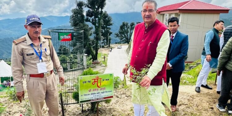 गैरसैंण विधानसभा परिसर में मंत्री गणेश जोशी का आह्वान—“एक पौधा लगाइए, उसकी देखभाल कीजिए और आने वाली पीढ़ियों के लिए दीजिए हरियाली का तोहफा”