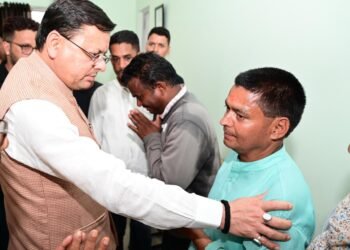 मुख्यमंत्री धामी ने प्रभावित लोगों को हर संभव मदद पहुंचाने का आश्वासन दिया। 