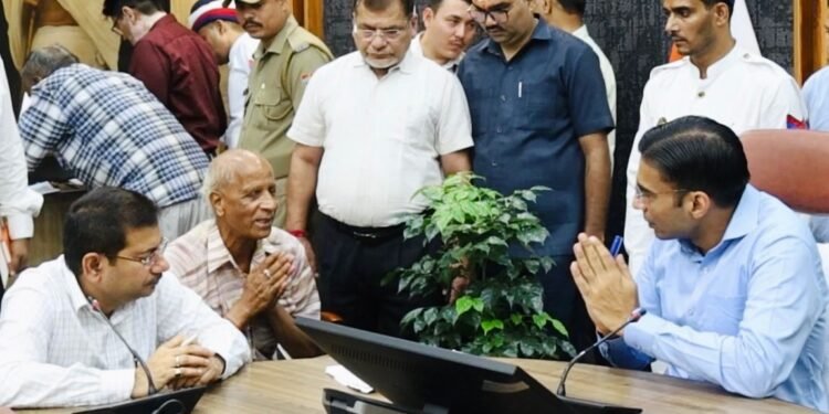 स्वतंत्रता संग्राम सेनानियों के उत्तराधिकारियों के लिए आवास निर्माण में गति, जिलाधिकारी के हस्तक्षेप से दूर हुआ निर्माणाधीन भवन का विवाद