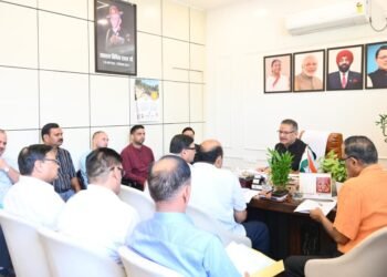 गणेश जोशी ने सिंचाई विभाग की समीक्षा बैठक में कहा – मुख्यमंत्री घोषणाओं का लाभ जनता तक पहुँचाने के लिए योजनाओं को तेज गति से पूरा करें