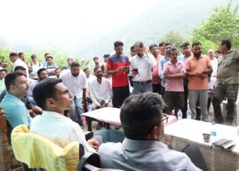 अवैध खनन की शिकायत पर डीएम सख्त, ग्रामीणों से मांगे लिखित प्रमाण और आश्वासन दिया कि होगी कड़ी कार्रवाई