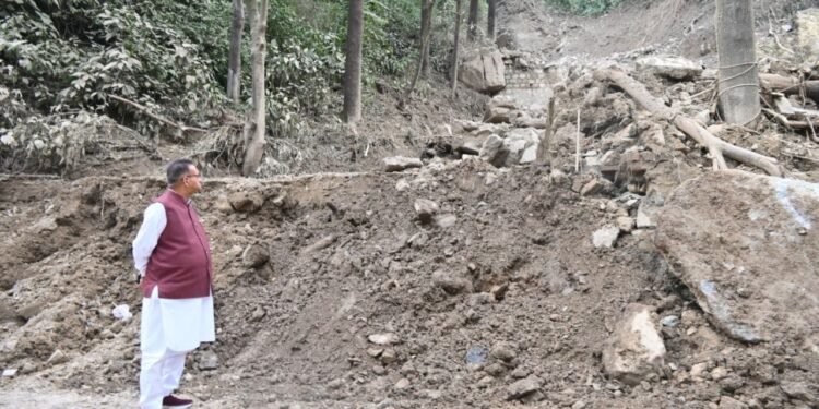 मंत्री गणेश जोशी ने आपदा से क्षतिग्रस्त सड़कों, विद्युत और सीवर लाइनों की मरम्मत के लिए अधिकारियों को स्पष्ट दिशा-निर्देश दिए