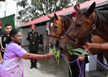 राष्ट्रपति द्रौपदी मुर्मू ने घुड़सवारी क्षेत्र में रखरखाव सुविधाओं और सुरक्षा इंतज़ामों की विस्तार से ली जानकारी