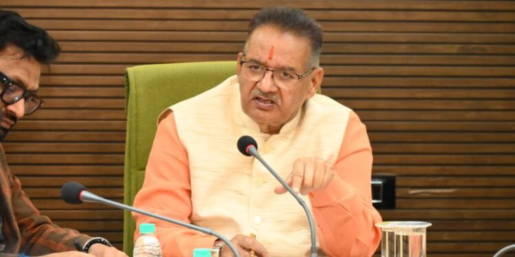 गणेश जोशी ने कहा कि प्रदेश में हॉर्टी टूरिज्म और फ्लोरीकल्चर की अपार संभावनाओं को देखते हुए प्रभावी कदम उठाए जाएं