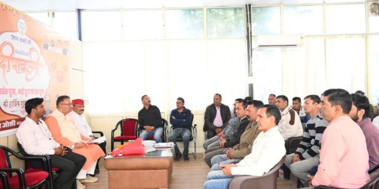 कैबिनेट मंत्री गणेश जोशी ने आउटसोर्स कर्मचारियों की मांगों को गंभीरता से सुनते हुए नियमितीकरण पर भी आश्वासन दिया