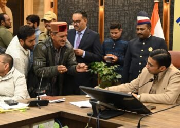 अतिवृष्टि में घर ढहने के बाद भी अपर्याप्त सहायता मिलने की शिकायत पर डीएम ने तहसीलदार को मौके का निरीक्षण कर उचित मुआवजा दिलाने के आदेश दिए